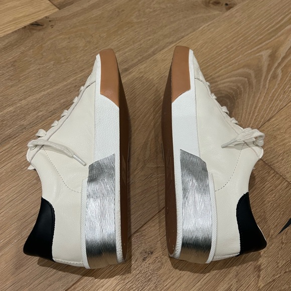 Dolce Vita Zina Low Top Sneaker - Picture 6 of 10